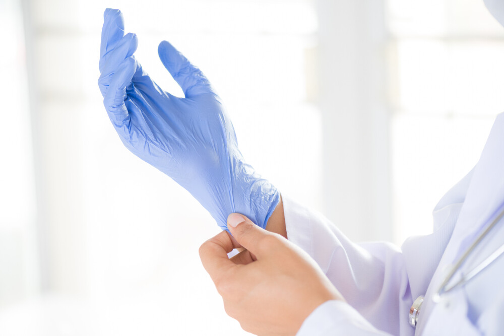 Tek Kullanımlık Muayene Eldivenleri: Neden Tekrar Kullanılmamalı?