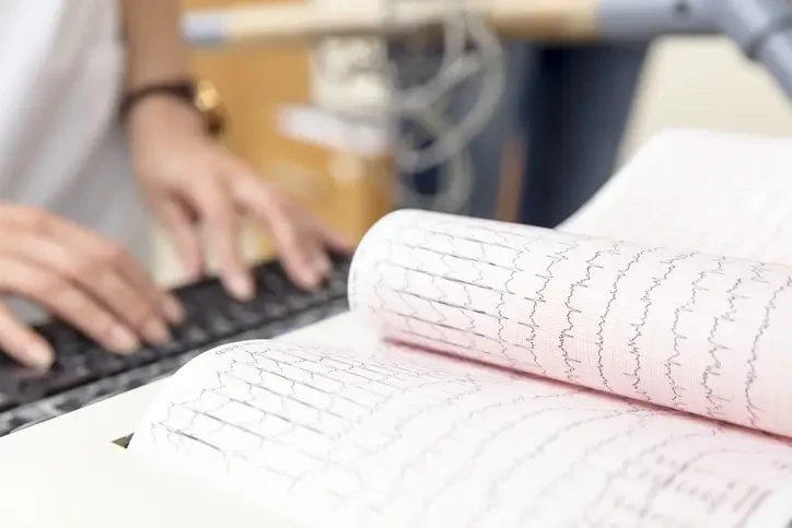 EKG Cihazı ve EKG Kağıdı Nedir?