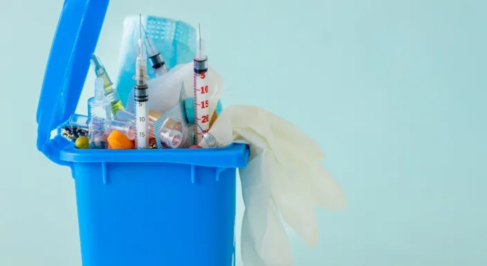 Kesici Delici Tıbbi Atık Kutusu - İğne ve Bistüri İçin Güvenli Çözüm