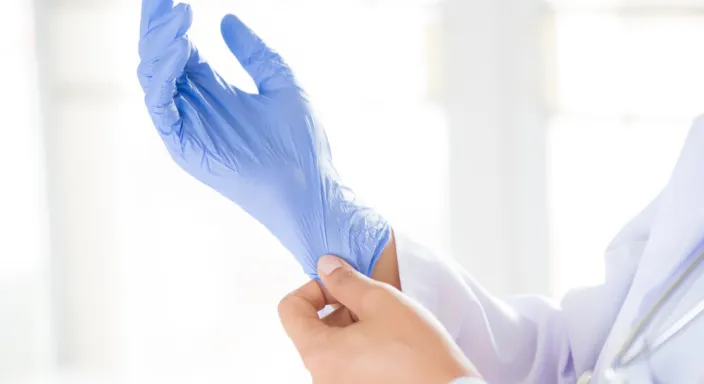 Tek Kullanımlık Muayene Eldivenleri: Neden Tekrar Kullanılmamalı?