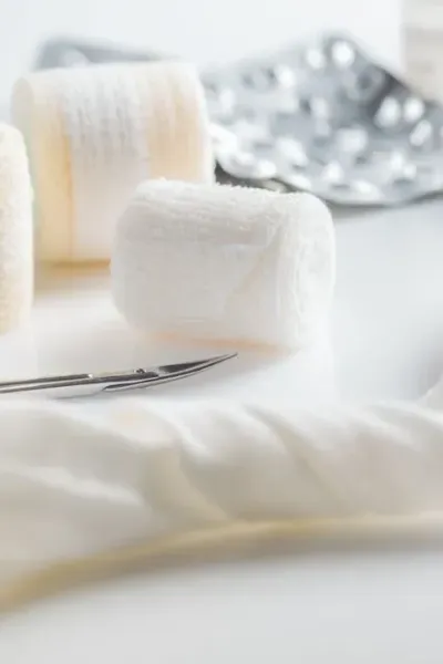 Spanç Çeşitleri: Steril, Non-Steril, Rulo, Yapışkanlı Gazlı Bezler ve Farkları