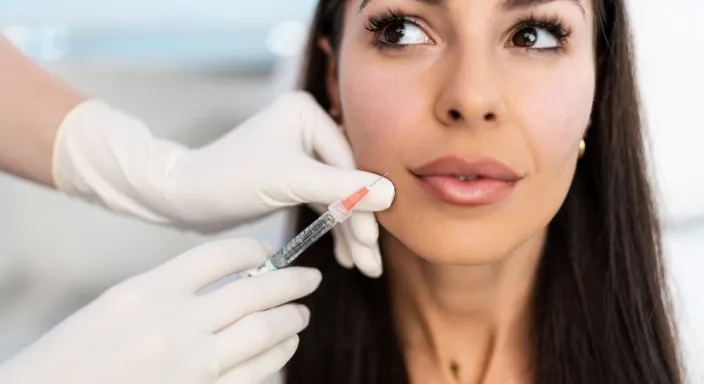 Steril Enjektör: Hayati Önemi ve Asla İhlal Edilemez Tek Kullanımlık Kuralı