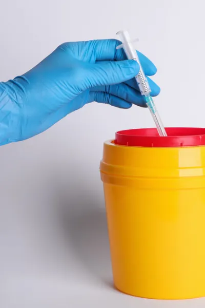 En İyi Tıbbi Atık Kutusu Markaları 2025: Moslab İncelemesi ve Seçim Rehberi