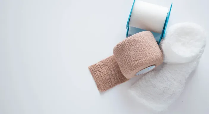 Kumaş Flaster mi Plastik Flaster mi? Klinik Vakalar İçin Seçim Rehberi